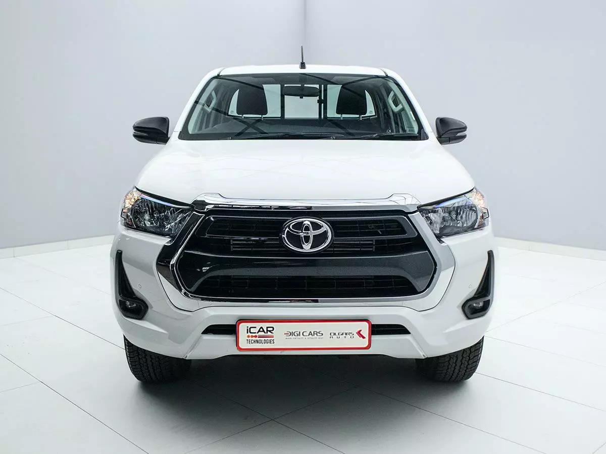 Vehicle Image for 3/17for Toyota Hilux 2.4GD-6 Xtra Cab Raider Manual